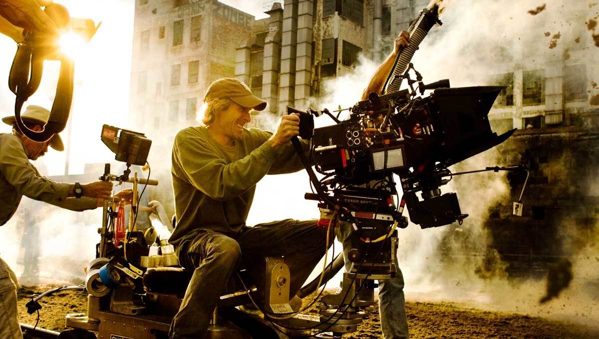 邁克爾·貝（Michael Bay）認為好萊塢太慢：“沒人能再給綠燈了”